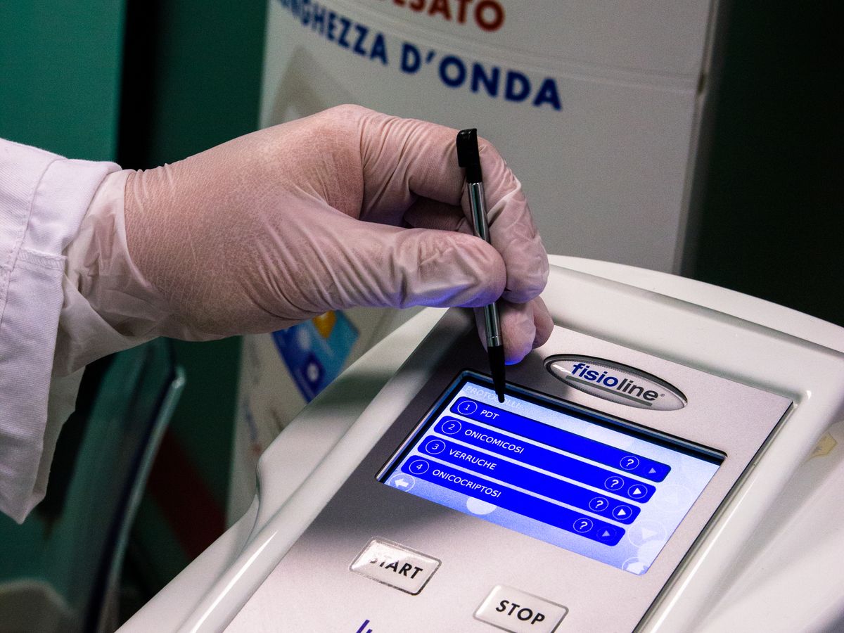 Laser terapia podologica: trattamento nello studio di podologia del Dott. Gonfiantini a Negrar